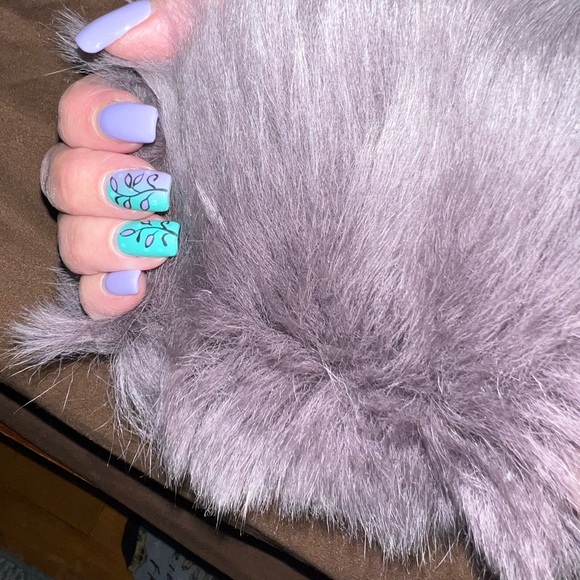 Mini Mittens - Picture 2 of 3